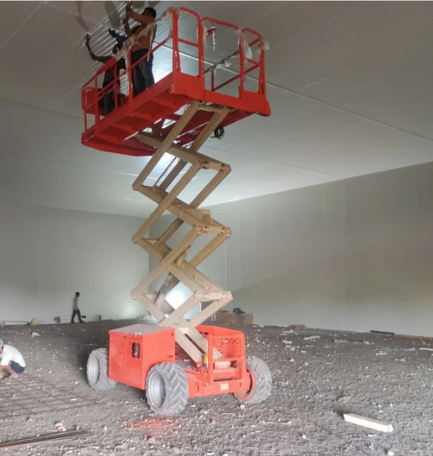 JLG 260MRT – Pre-Owned Rough Terrain Scissor Lift