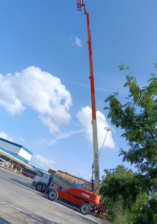 JLG 120SJP – Telescopic / Articulating Boom Lift (120 ft)